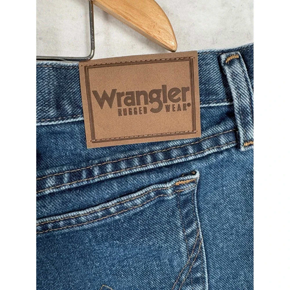 Wrangler Rugged Wear Mens Blue Denim Jeans 44x30 Straight Leg 1035001AI